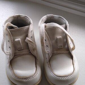 Strike Rite shoes size 5.5 White used